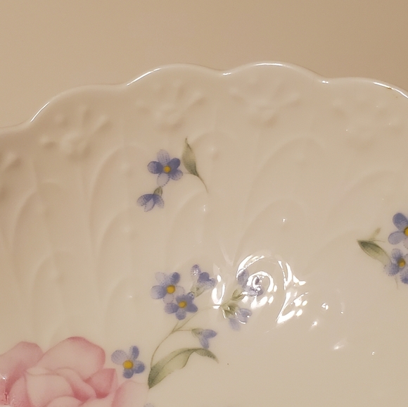 Mikasa Always & Forever Heart Dish - Picture 3 of 11